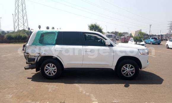 Buy Used Toyota Land Cruiser White Car in Swakopmund in Namibia Buy Used Toyota Land Cruiser White Car in Swakopmund in Namibia