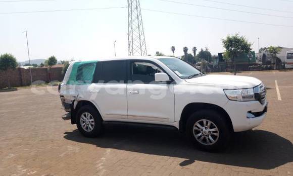 Buy Used Toyota Land Cruiser White Car in Swakopmund in Namibia Buy Used Toyota Land Cruiser White Car in Swakopmund in Namibia