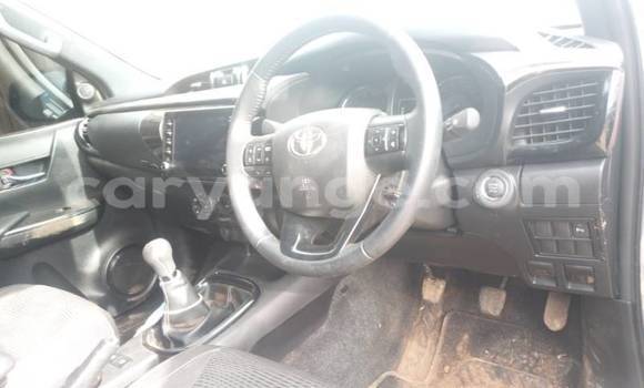 Acheter Occasion Voiture Toyota Hilux Gris à Swakopmund, Namibie Acheter Occasion Voiture Toyota Hilux Gris à Swakopmund, Namibie