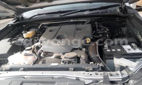 Acheter Occasion Voiture Toyota Hilux Gris à Swakopmund, Namibie Acheter Occasion Voiture Toyota Hilux Gris à Swakopmund, Namibie