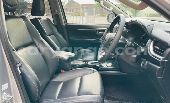 Acheter Occasion Voiture Toyota Fortuner Gris à Aranos, Hardap Acheter Occasion Voiture Toyota Fortuner Gris à Aranos, Hardap