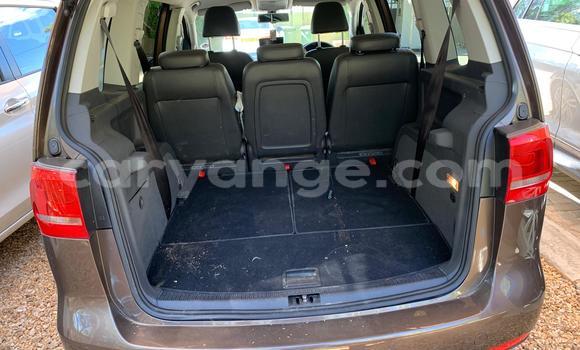 Acheter Occasion Voiture Volkswagen Touran Marron à Windhoek, Namibie Acheter Occasion Voiture Volkswagen Touran Marron à Windhoek, Namibie