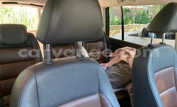 Acheter Occasion Voiture Volkswagen Touran Marron à Windhoek, Namibie Acheter Occasion Voiture Volkswagen Touran Marron à Windhoek, Namibie