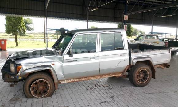 Buy Used Toyota Land Cruiser Silver Car in Ondangwa in Oshikoto