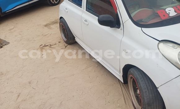 Acheter Occasion Voiture Nissan March Blanc à Swakopmund, Namibie Acheter Occasion Voiture Nissan March Blanc à Swakopmund, Namibie