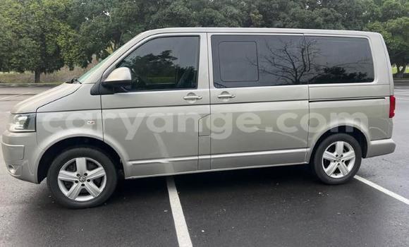 Buy Used Volkswagen Caravelle Brown Car in Gobabis in Omaheke Buy Used Volkswagen Caravelle Brown Car in Gobabis in Omaheke
