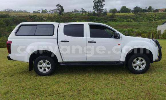 Buy Used Isuzu KB White Car in Gobabis in Omaheke Buy Used Isuzu KB White Car in Gobabis in Omaheke