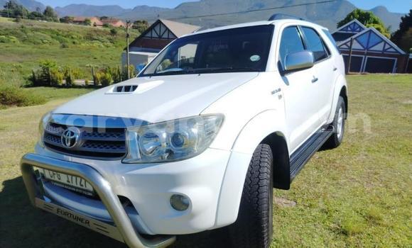 Buy Used Toyota Fortuner White Car in Gobabis in Omaheke Buy Used Toyota Fortuner White Car in Gobabis in Omaheke