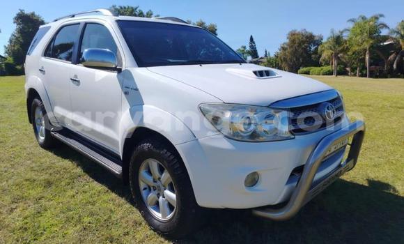 Buy Used Toyota Fortuner White Car in Gobabis in Omaheke Buy Used Toyota Fortuner White Car in Gobabis in Omaheke