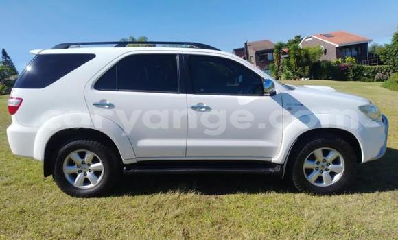 Buy Used Toyota Fortuner White Car in Gobabis in Omaheke Buy Used Toyota Fortuner White Car in Gobabis in Omaheke