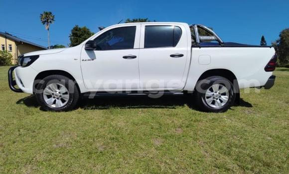 Buy Used Toyota Hilux White Car in Gobabis in Omaheke Buy Used Toyota Hilux White Car in Gobabis in Omaheke