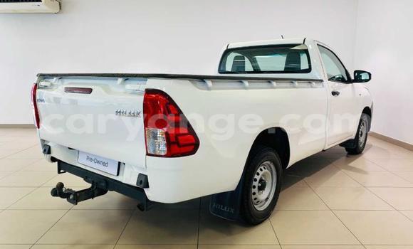 Buy Used Toyota Hilux White Car in Gobabis in Omaheke Buy Used Toyota Hilux White Car in Gobabis in Omaheke