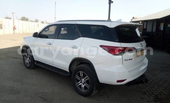 Buy Used Toyota Fortuner White Car in Oranjemund in Karas Buy Used Toyota Fortuner White Car in Oranjemund in Karas