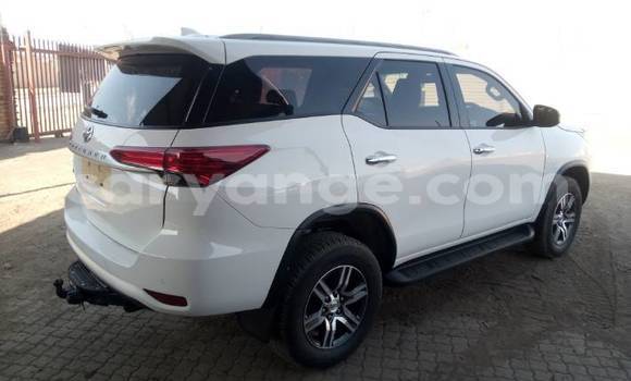 Buy Used Toyota Fortuner White Car in Oranjemund in Karas Buy Used Toyota Fortuner White Car in Oranjemund in Karas
