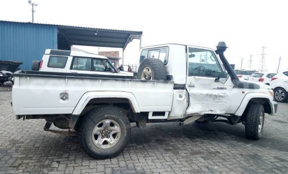 Buy Used Toyota Land Cruiser White Car in Windhoek in Namibia