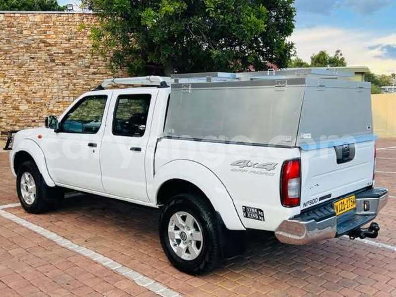 Big with watermark nissan navara namibia windhoek 24884