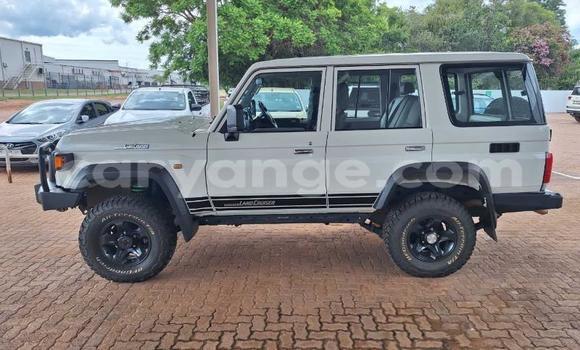 Buy Used Toyota Land Cruiser White Car in Katima Mulilo in Caprivi Buy Used Toyota Land Cruiser White Car in Katima Mulilo in Caprivi