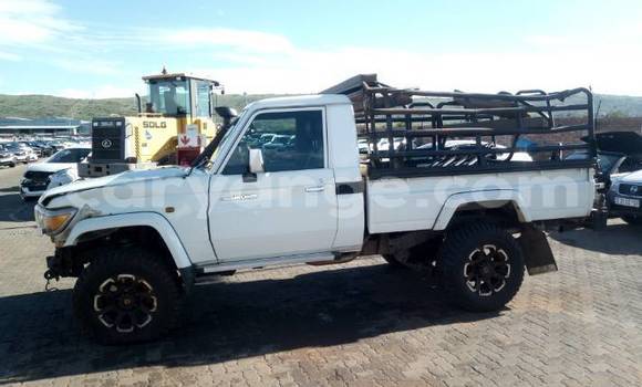 Buy Used Toyota Land Cruiser White Car in Swakopmund in Namibia Buy Used Toyota Land Cruiser White Car in Swakopmund in Namibia