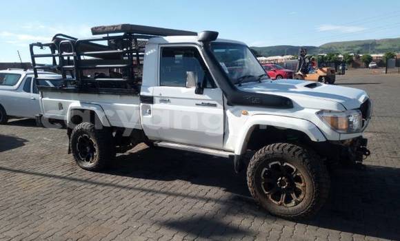 Buy Used Toyota Land Cruiser White Car in Swakopmund in Namibia Buy Used Toyota Land Cruiser White Car in Swakopmund in Namibia