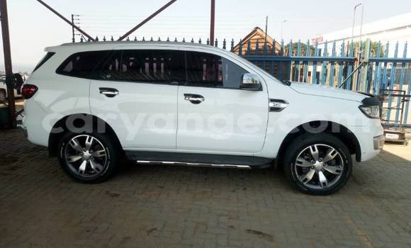 Buy Used Ford Everest White Car in Henties Bay in Erongo Buy Used Ford Everest White Car in Henties Bay in Erongo