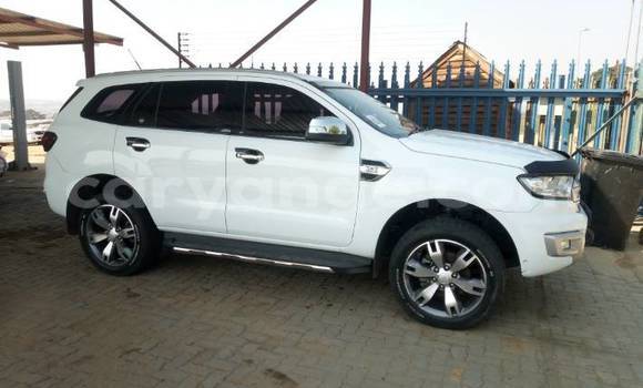 Buy Used Ford Everest White Car in Henties Bay in Erongo Buy Used Ford Everest White Car in Henties Bay in Erongo