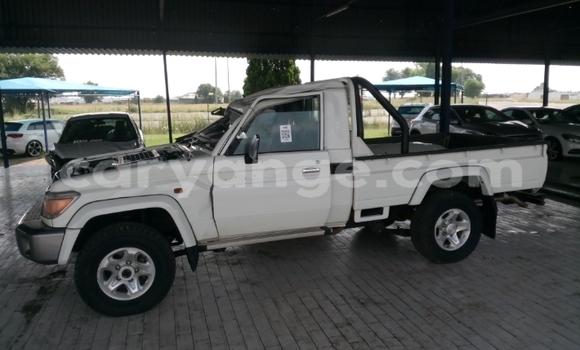 Buy Used Toyota Land Cruiser White Car in Swakopmund in Namibia Buy Used Toyota Land Cruiser White Car in Swakopmund in Namibia