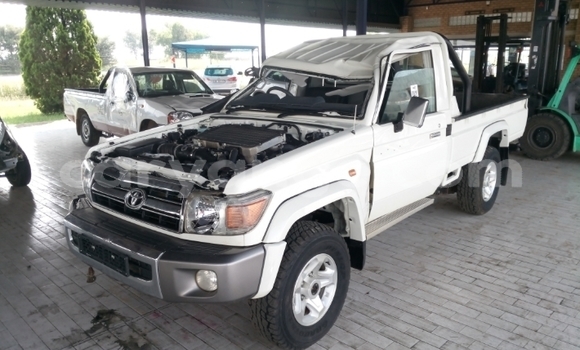 Buy Used Toyota Land Cruiser White Car in Swakopmund in Namibia Buy Used Toyota Land Cruiser White Car in Swakopmund in Namibia