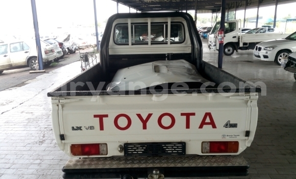 Buy Used Toyota Land Cruiser White Car in Swakopmund in Namibia Buy Used Toyota Land Cruiser White Car in Swakopmund in Namibia