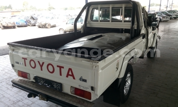 Buy Used Toyota Land Cruiser White Car in Swakopmund in Namibia Buy Used Toyota Land Cruiser White Car in Swakopmund in Namibia