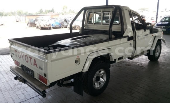 Buy Used Toyota Land Cruiser White Car in Swakopmund in Namibia Buy Used Toyota Land Cruiser White Car in Swakopmund in Namibia