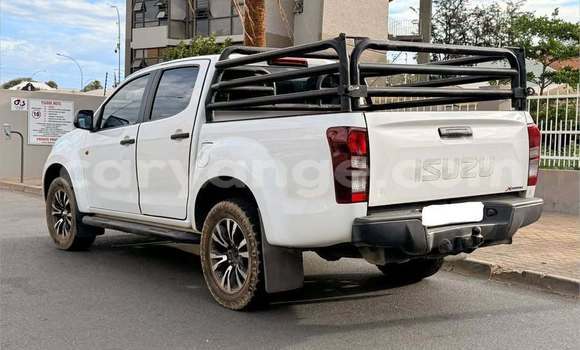 Buy Used Isuzu D-max X-Series White Car in Windhoek in Namibia Buy Used Isuzu D-max X-Series White Car in Windhoek in Namibia