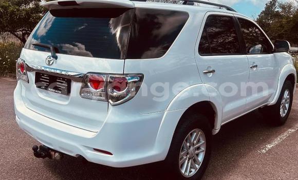 Acheter Occasion Voiture Toyota Fortuner Blanc à Gobabis, Omaheke Acheter Occasion Voiture Toyota Fortuner Blanc à Gobabis, Omaheke