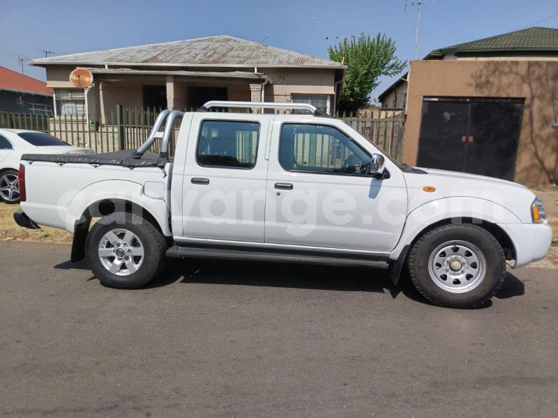Big with watermark nissan np 300 omaheke gobabis 25093