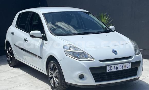 Buy Used Renault Clio White Car in Gobabis in Omaheke