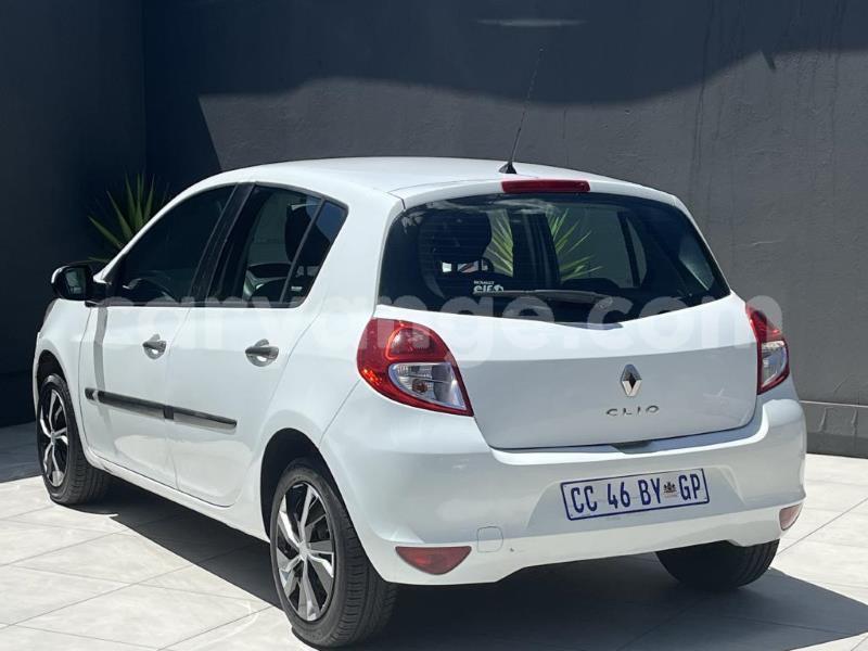 Big with watermark renault clio omaheke gobabis 25098