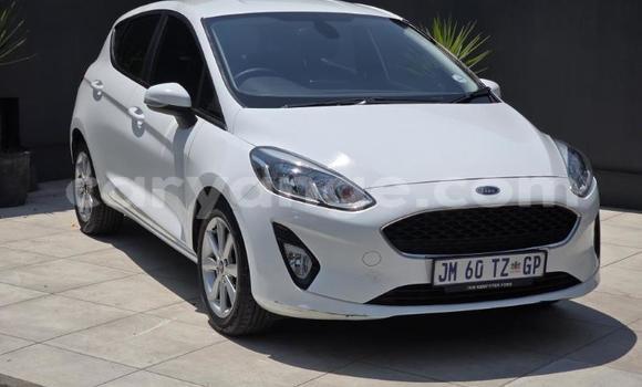 Acheter Occasion Voiture Ford Fiesta Blanc à Gobabis, Omaheke Acheter Occasion Voiture Ford Fiesta Blanc à Gobabis, Omaheke