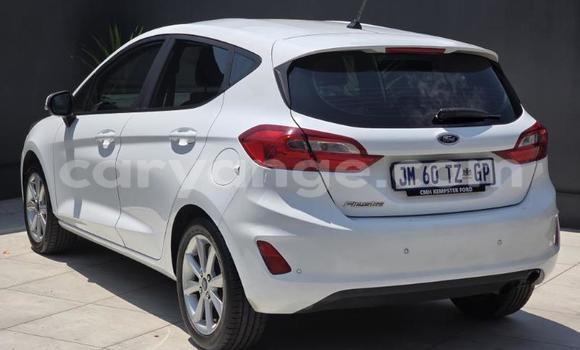 Acheter Occasion Voiture Ford Fiesta Blanc à Gobabis, Omaheke Acheter Occasion Voiture Ford Fiesta Blanc à Gobabis, Omaheke
