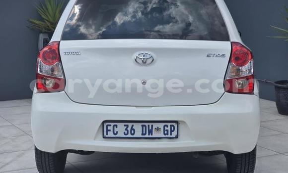 Acheter Occasion Voiture Toyota Etios Blanc à Gobabis, Omaheke Acheter Occasion Voiture Toyota Etios Blanc à Gobabis, Omaheke