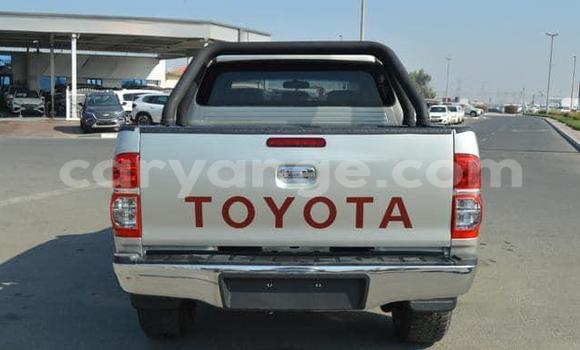 Acheter Occasion Voiture Toyota Hilux Gris à Walvis Bay, Namibie Acheter Occasion Voiture Toyota Hilux Gris à Walvis Bay, Namibie