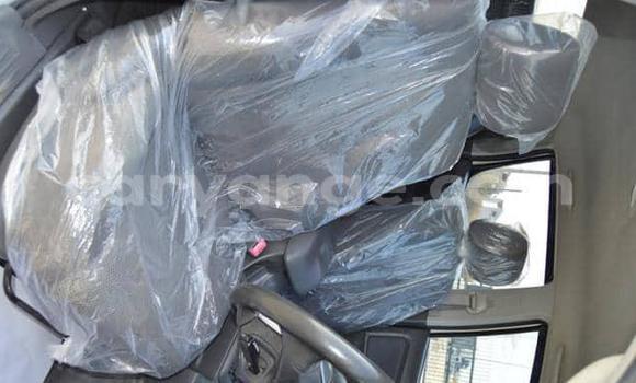 Acheter Occasion Voiture Toyota Hilux Gris à Walvis Bay, Namibie Acheter Occasion Voiture Toyota Hilux Gris à Walvis Bay, Namibie