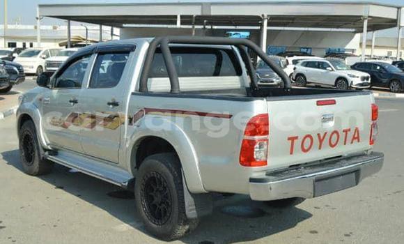 Acheter Occasion Voiture Toyota Hilux Gris à Walvis Bay, Namibie Acheter Occasion Voiture Toyota Hilux Gris à Walvis Bay, Namibie