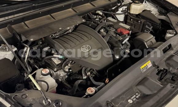 Acheter Occasion Voiture Toyota Highlander Blanc à Swakopmund, Namibie Acheter Occasion Voiture Toyota Highlander Blanc à Swakopmund, Namibie