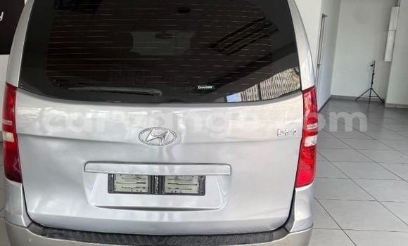 Acheter Occasion Voiture Hyundai H1 Gris à Gobabis, Omaheke Acheter Occasion Voiture Hyundai H1 Gris à Gobabis, Omaheke