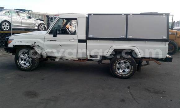 Buy Used Toyota Land Cruiser White Car in Windhoek in Namibia