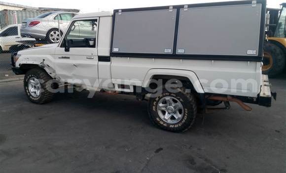 Buy Used Toyota Land Cruiser White Car in Windhoek in Namibia Buy Used Toyota Land Cruiser White Car in Windhoek in Namibia
