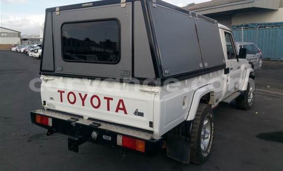 Buy Used Toyota Land Cruiser White Car in Windhoek in Namibia Buy Used Toyota Land Cruiser White Car in Windhoek in Namibia