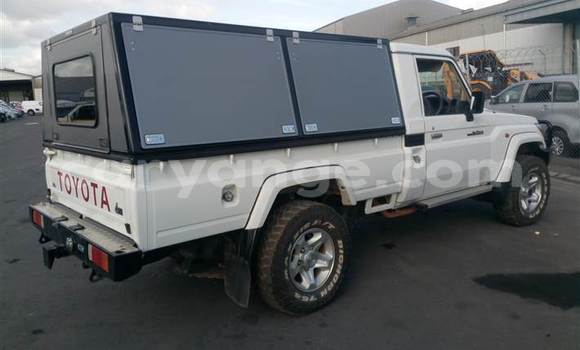 Buy Used Toyota Land Cruiser White Car in Windhoek in Namibia Buy Used Toyota Land Cruiser White Car in Windhoek in Namibia