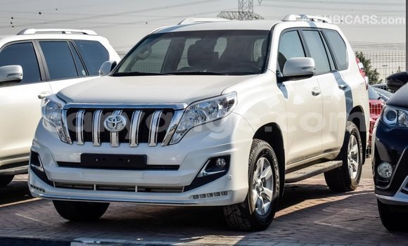 Acheter Import Voiture Toyota Prado Blanc à Import - Dubai, Namibie Acheter Import Voiture Toyota Prado Blanc à Import - Dubai, Namibie