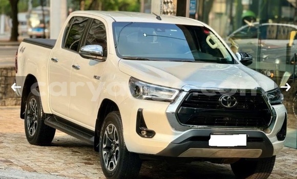 Buy Used Toyota Hilux White Car in Windhoek in Namibia