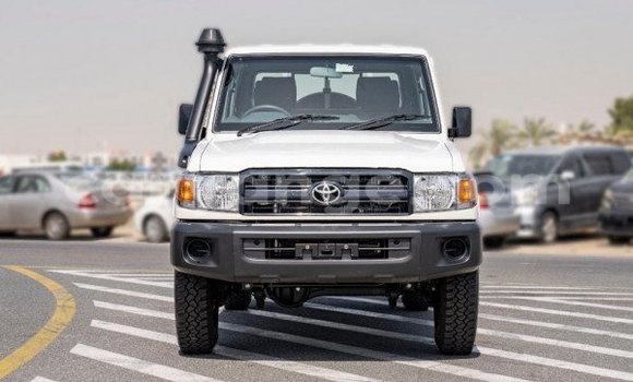 Buy Used Toyota Land Cruiser White Car in Windhoek in Namibia